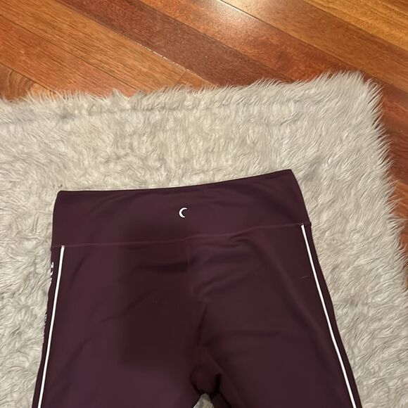Zyia active plum and white logo stripe light n tight hi rise crop 17” - Picture 4 of 4